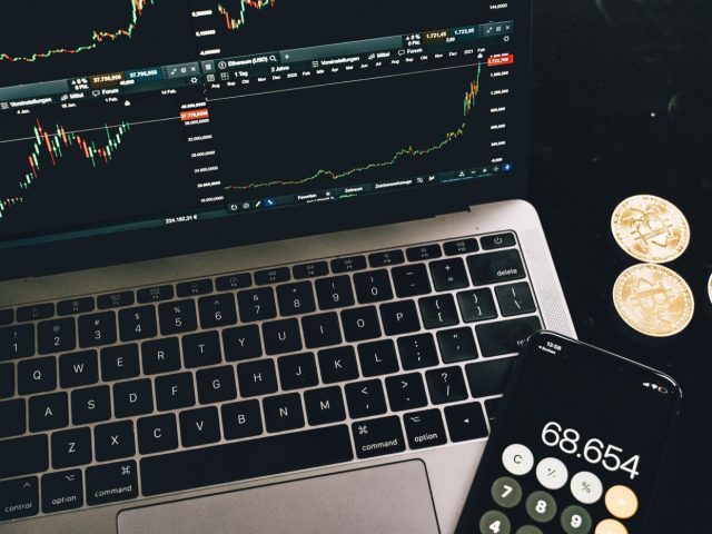 Choisir un courtier pour ETF avec frais réduits