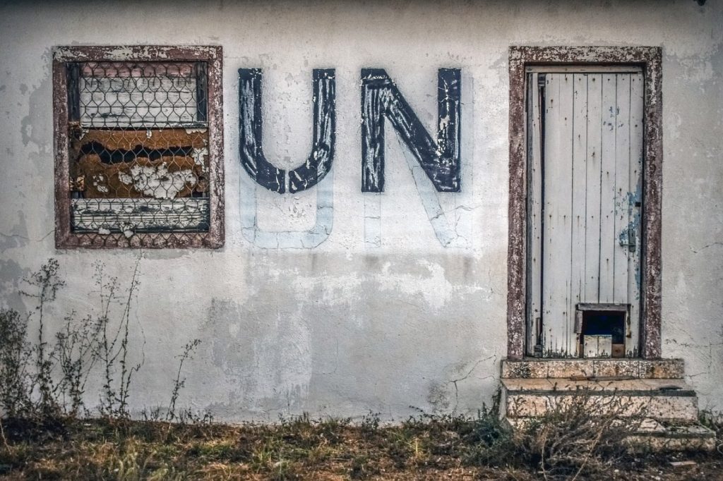Épargner avec un petit revenu : conseils concrets
